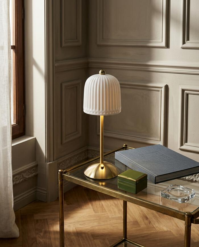 Lumin&aacute;ria de Mesa Rakin Dourado image number 3