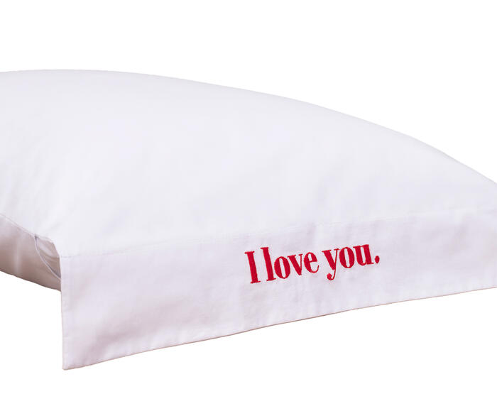 Fronha Bordada "I Love You" Branca e Vermelha 200 Fios image number 2