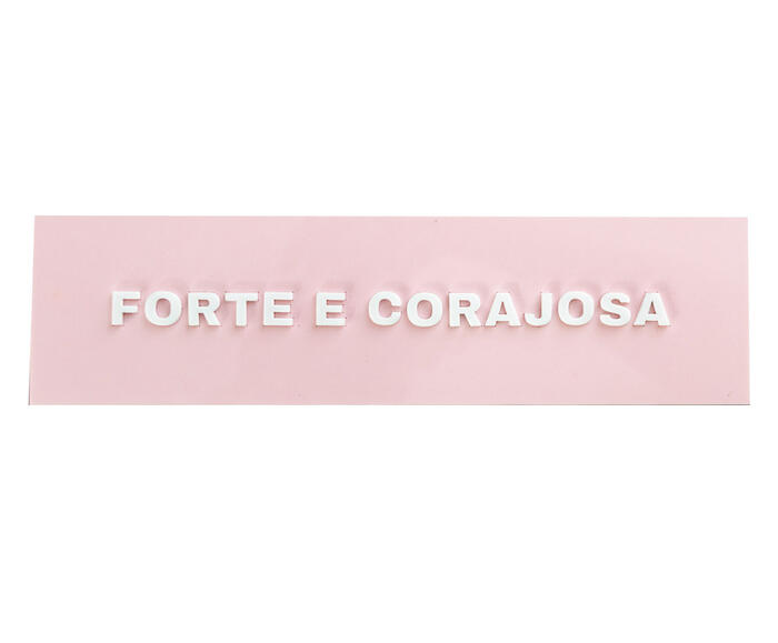 Placa Decorativa em Acr&iacute;lico "Forte e Corajosa" - image 0