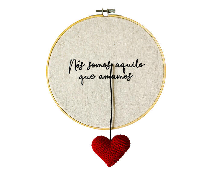 Bordado Decorativo "N&oacute;s Somos Aquilo Que Amamos" - image 0