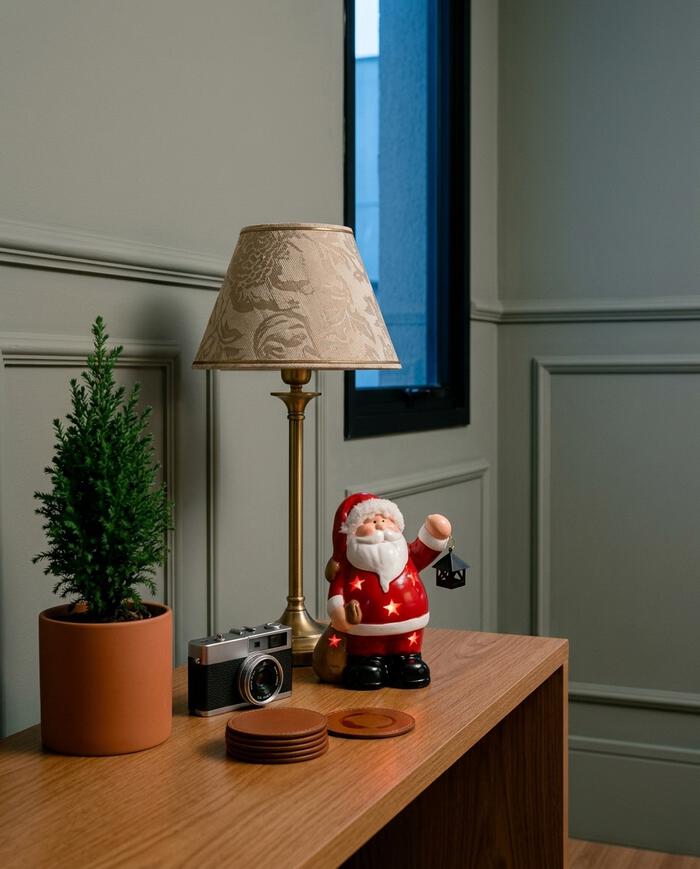 Adorno Papai Noel Holding Lamp com Luz - image 1
