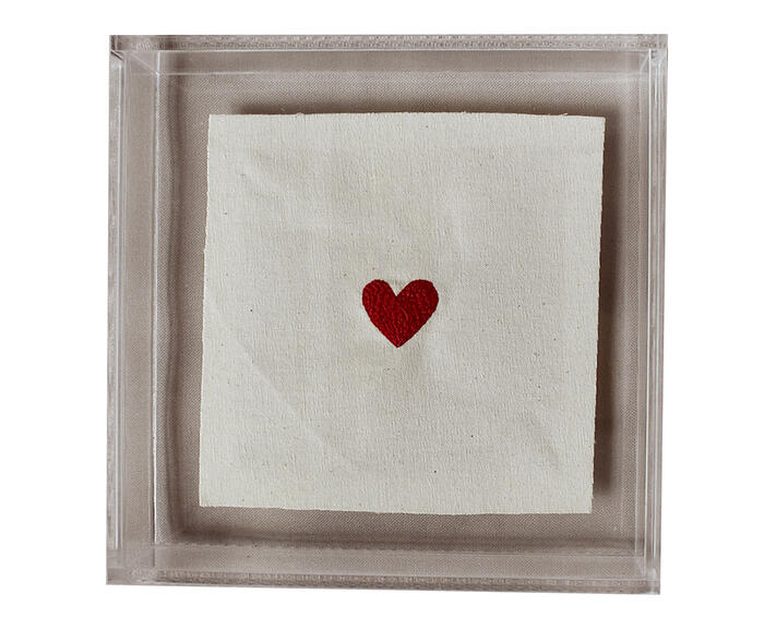 Quadro em Acr&iacute;lico "Bordado Cora&ccedil;&atilde;ozinho" - image 0