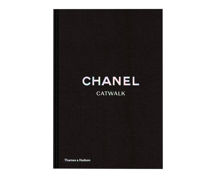 Livro "Chanel - Catwalk - The Complete Collections Revised Edition" - image 0