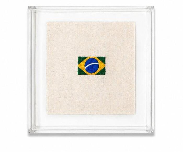 Quadro Acr&iacute;lico Bordado Bandeirinha Brasil - image 0