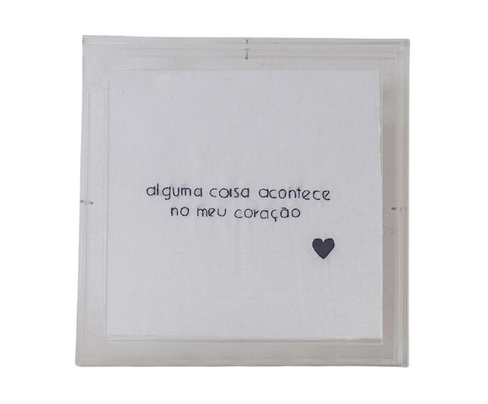 Quadro Caixa Acr&iacute;lico Cora&ccedil;&atilde;o Branco e Preto - image 0