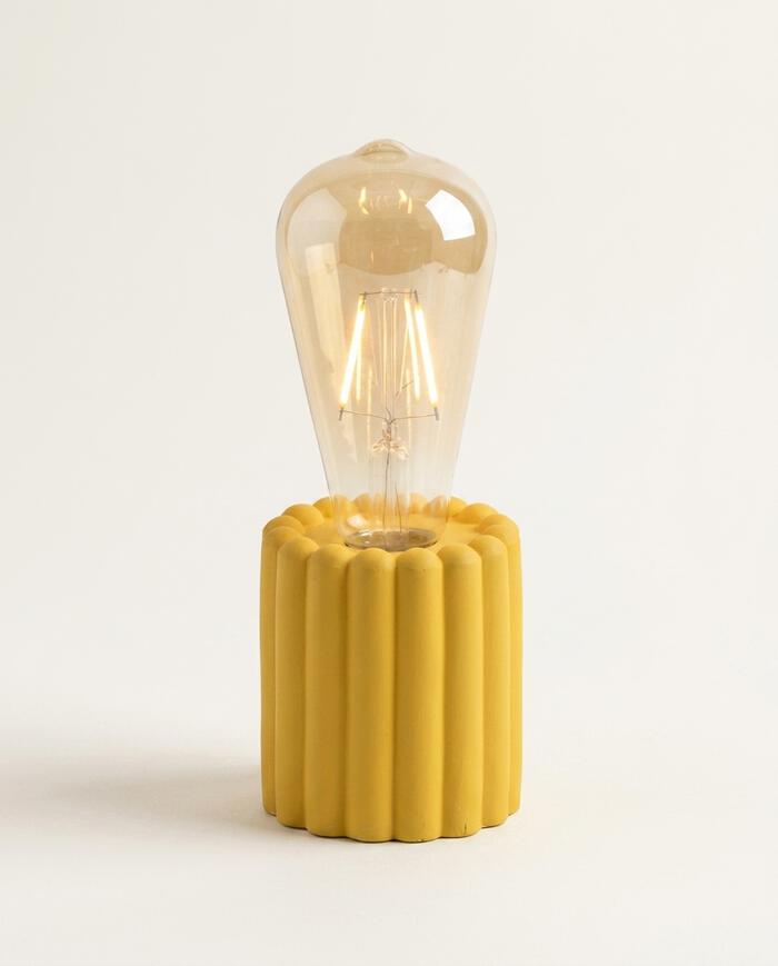 Lumin&aacute;ria de Mesa com Led - Amarelo image number 2