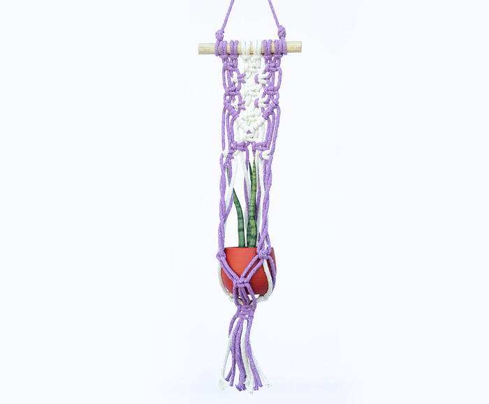 Hanger em Macram&ecirc; Lavanda - image 1