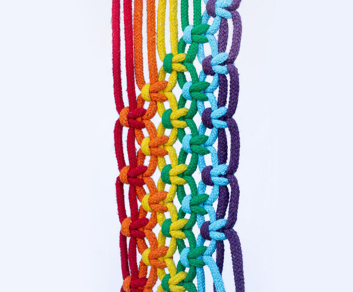 Hanger em Macram&ecirc; Pride Pequeno - image 1