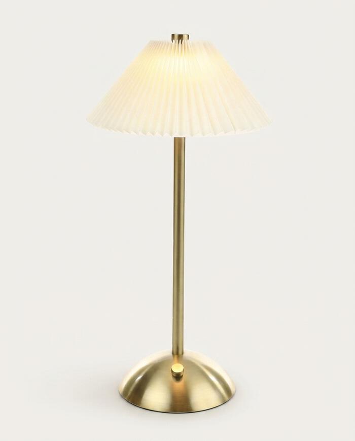 Lumin&aacute;ria de Mesa Pliss Dourado e Branco image number 2