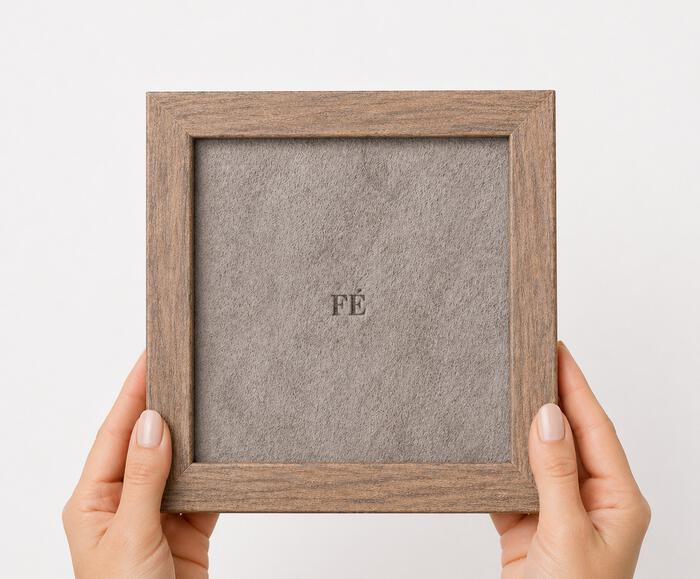Quadro "F&eacute;" Camur&ccedil;a Fendi - image 1