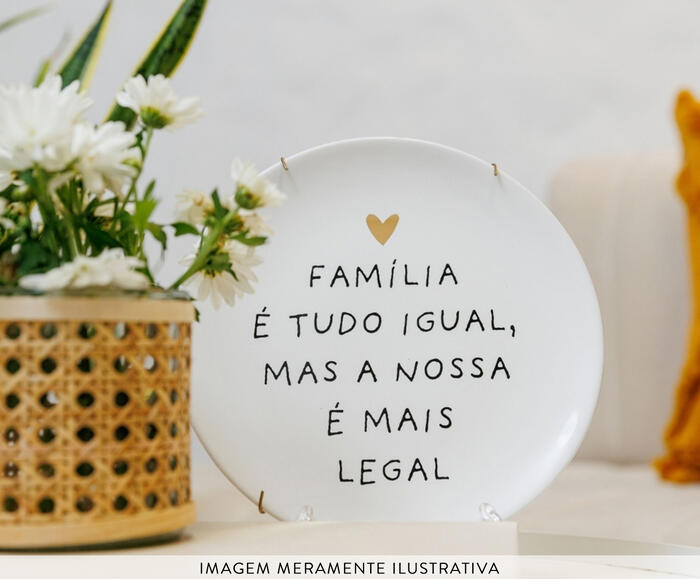 Prato Decorativo "Fam&iacute;lia &eacute; tudo igual, mas a nossa" - image 1