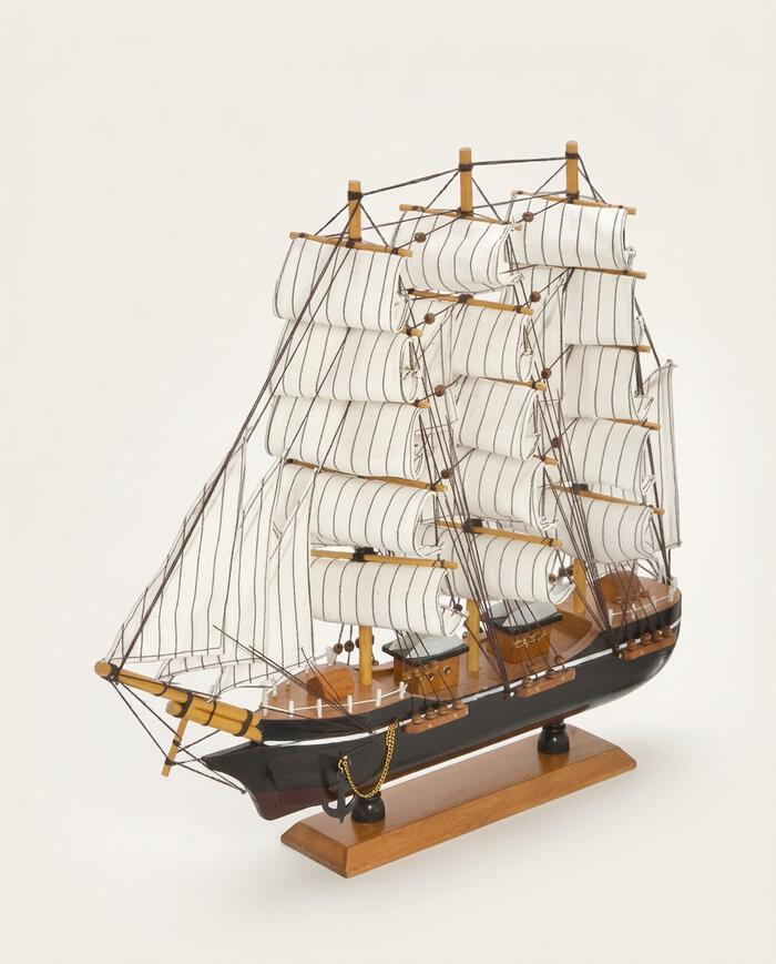 Barco Decorativo Velaris Branco e Marrom - image 0