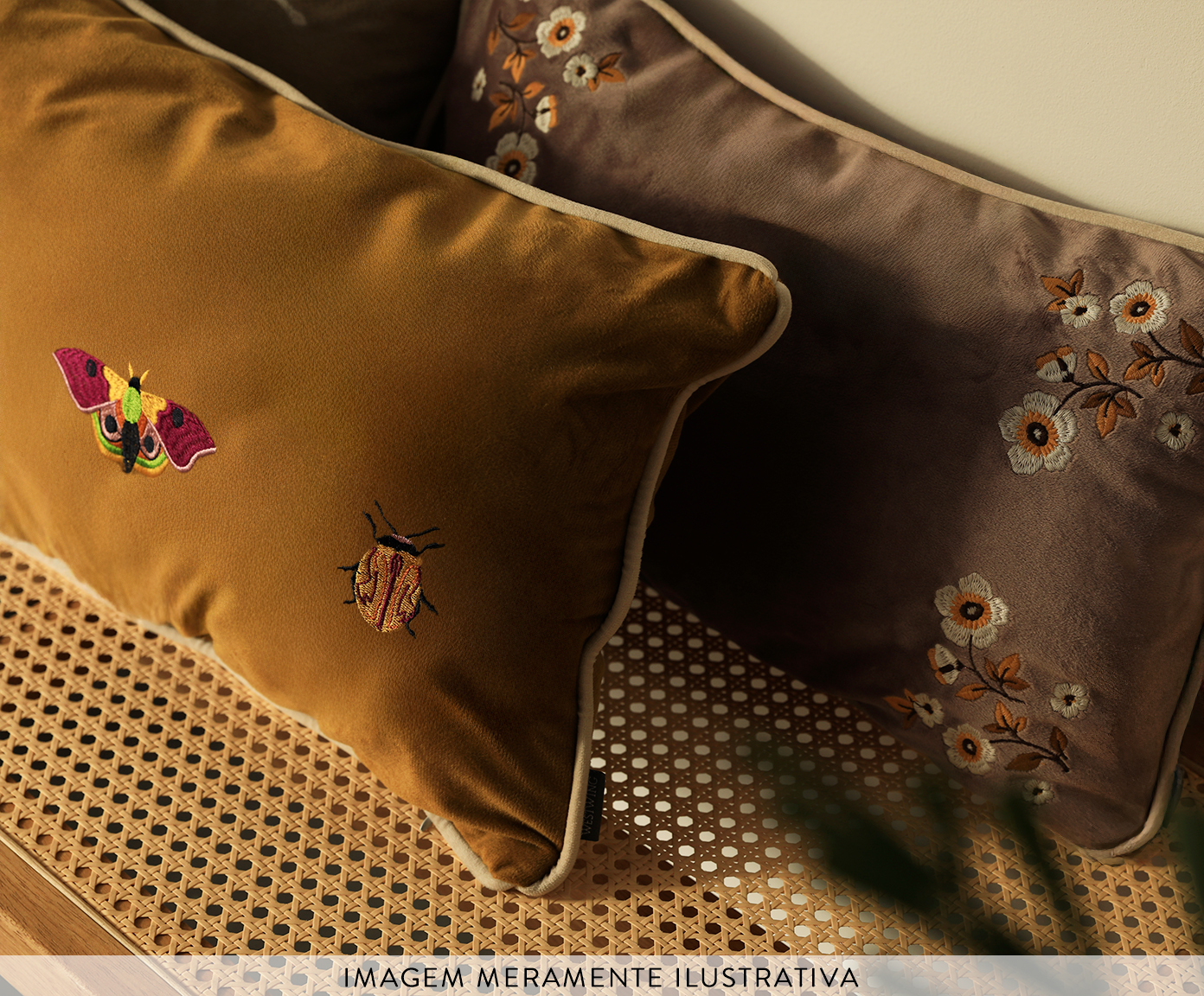 Capa de Almofada Bordada com Vivo 3 Insetos Amarelo image number 5