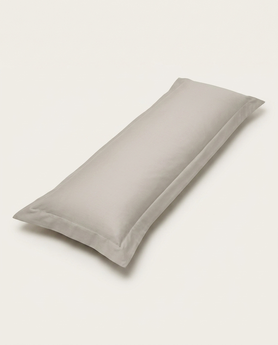 Fronha Body Pillow Fendi - 200 Fios - image 1