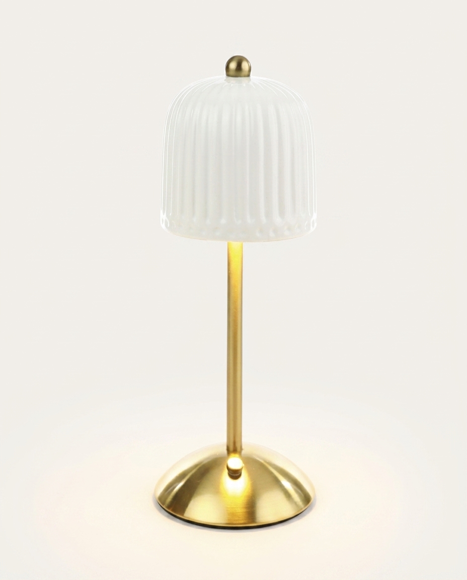 Lumin&aacute;ria de Mesa Rakin Dourado - image 1
