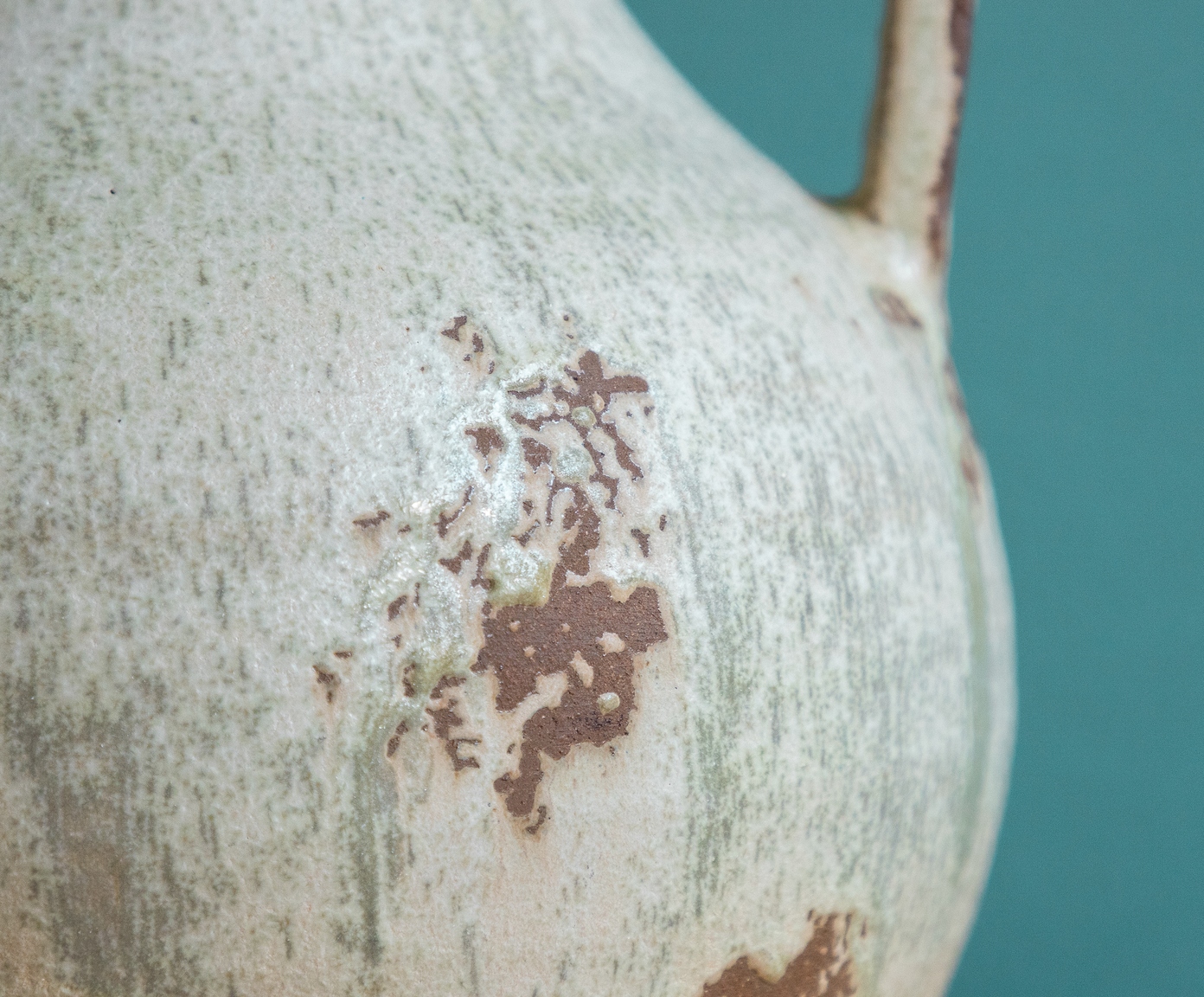 Vaso Tipo Jarra em Cer&acirc;mica Bege e Marrom - image 1
