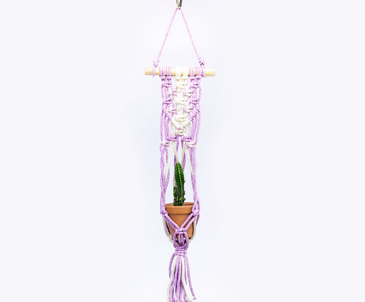 Hanger em Macram&ecirc; Lavanda image number 4