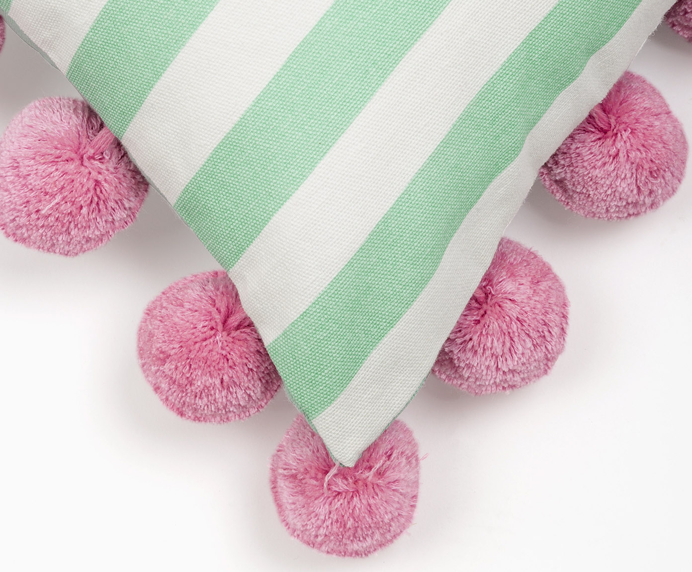 Capa de Almofada Listrada Pompom Rosa e Verde image number 2