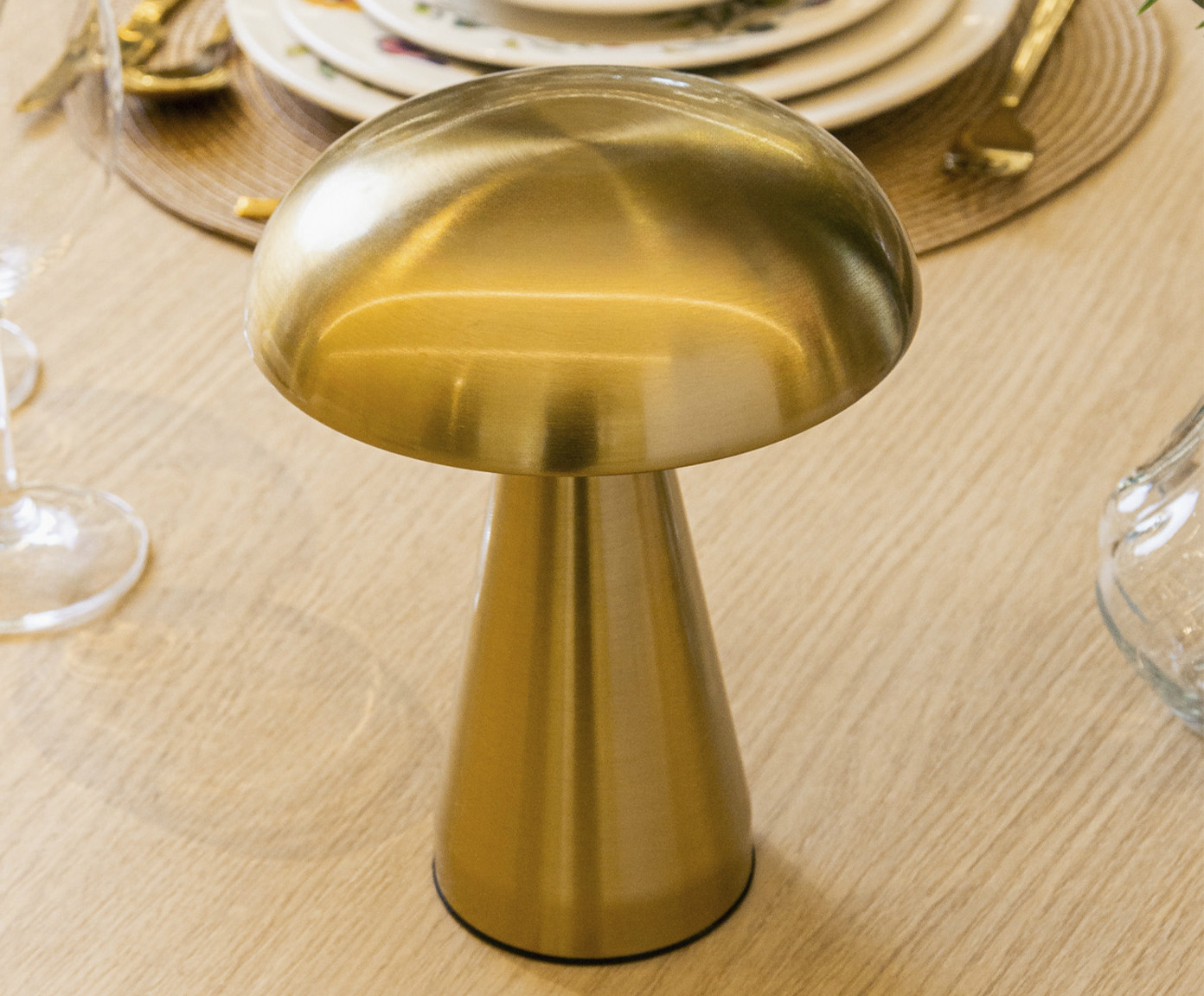 Lumin&aacute;ria de Mesa Tons Mushroom Dourada image number 2