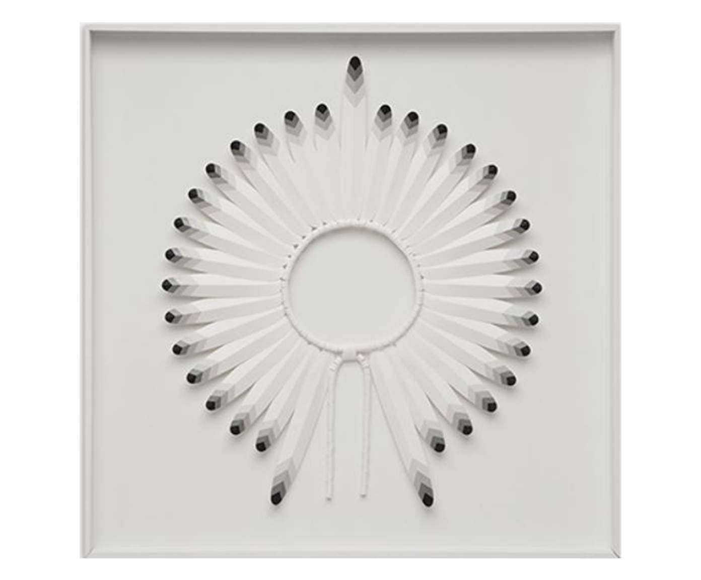Quadro com Vidro Cocar Preto e Branco - 82x82cm image number 0
