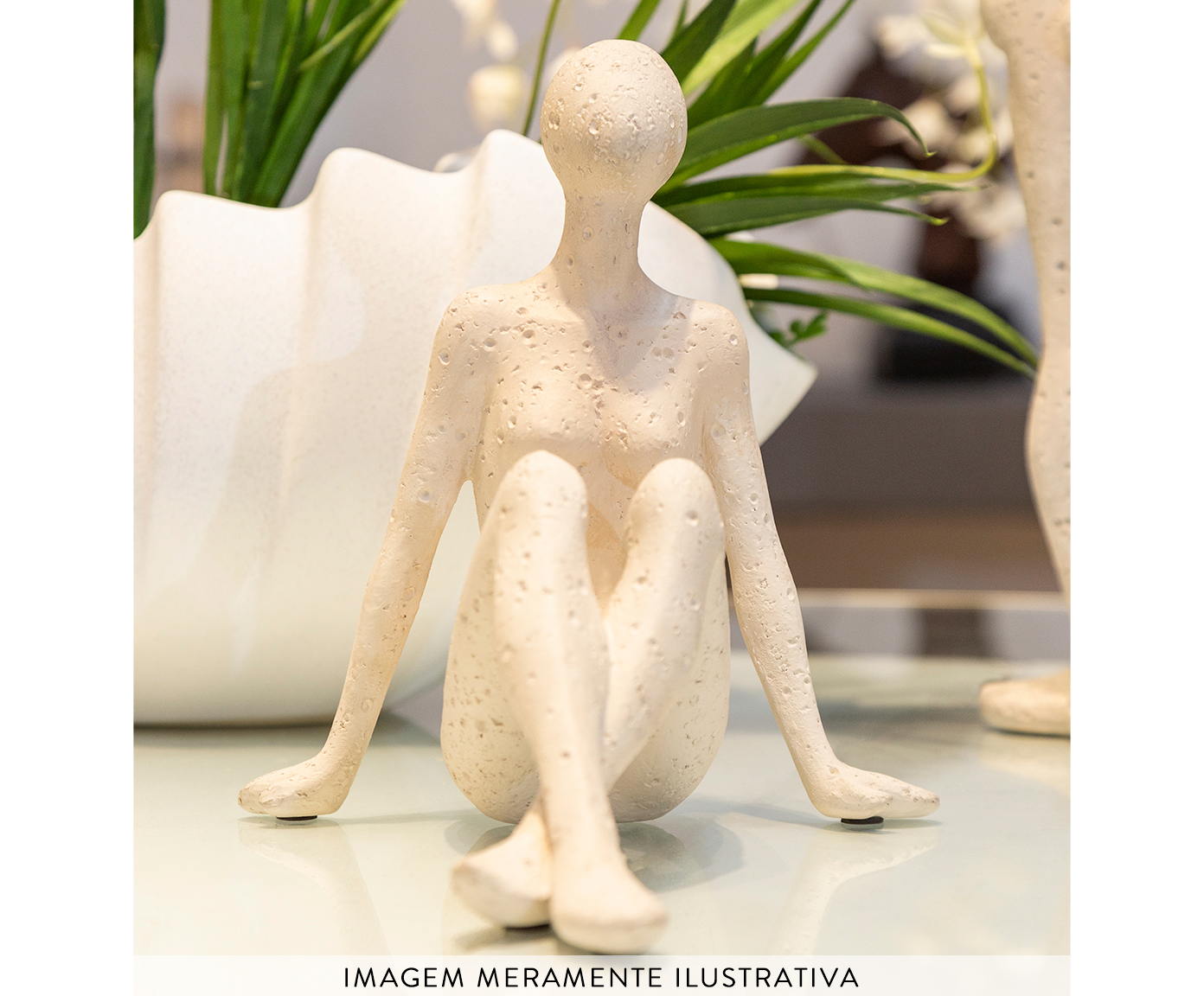 Escultura Mulher Pensativa Creme - image 1
