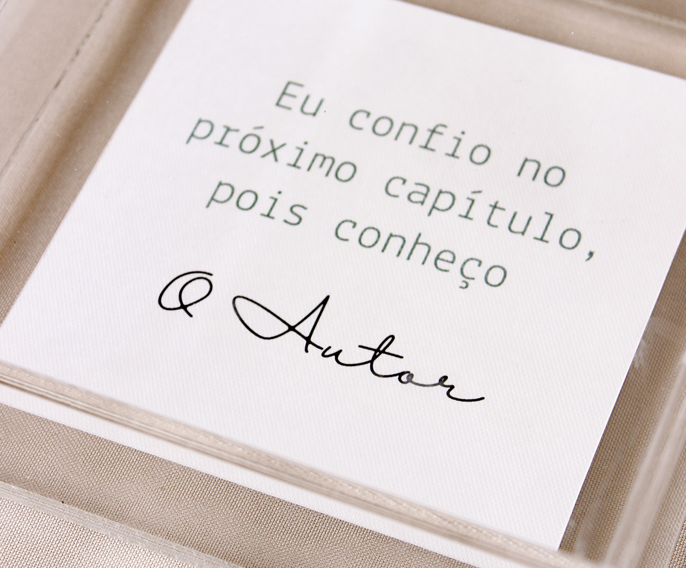 Quadro em Acr&iacute;lico "Eu Confio No Pr&oacute;ximo Cap&iacute;tulo" image number 1