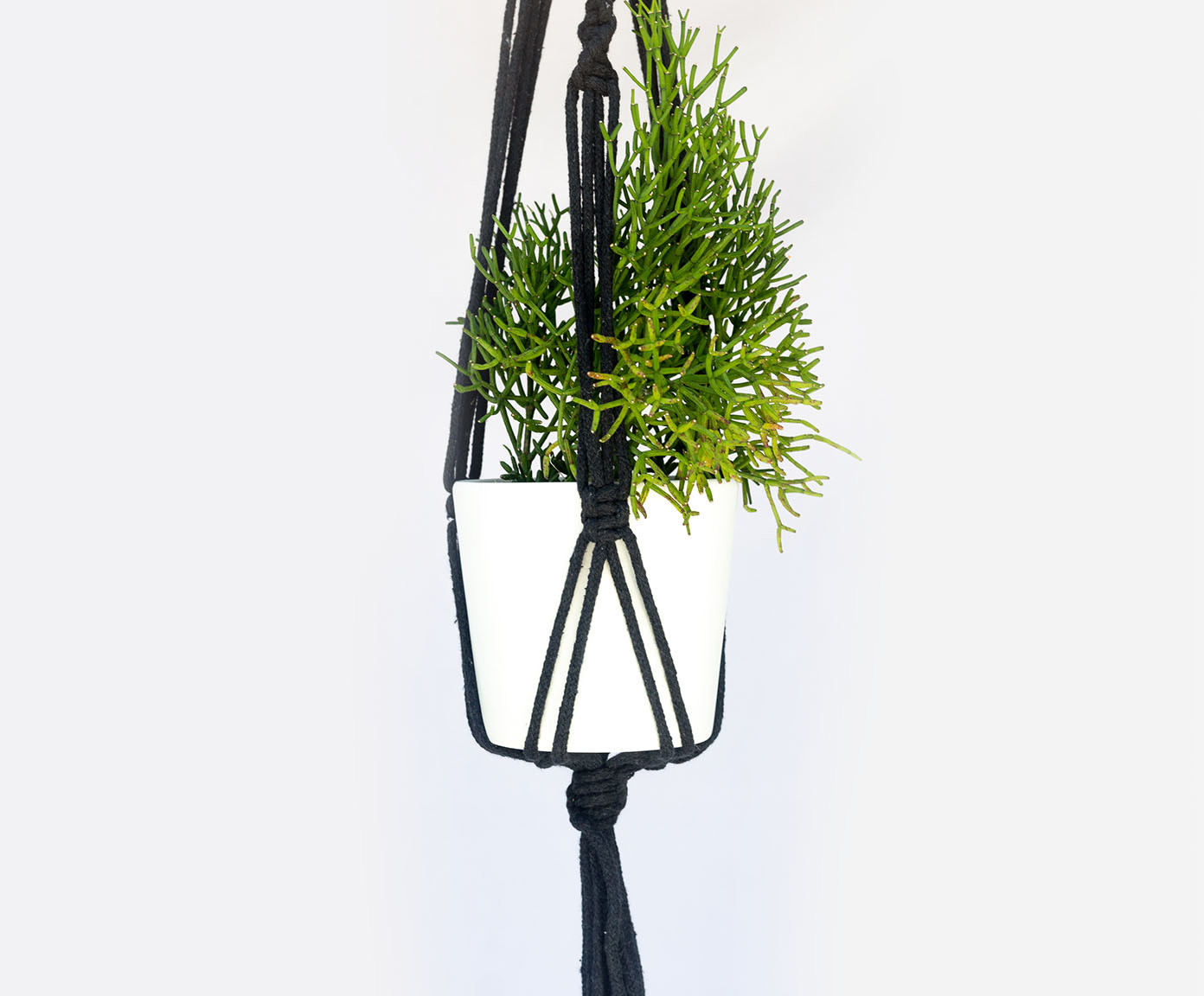 Hanger em Macram&ecirc; Basic Preto - image 1