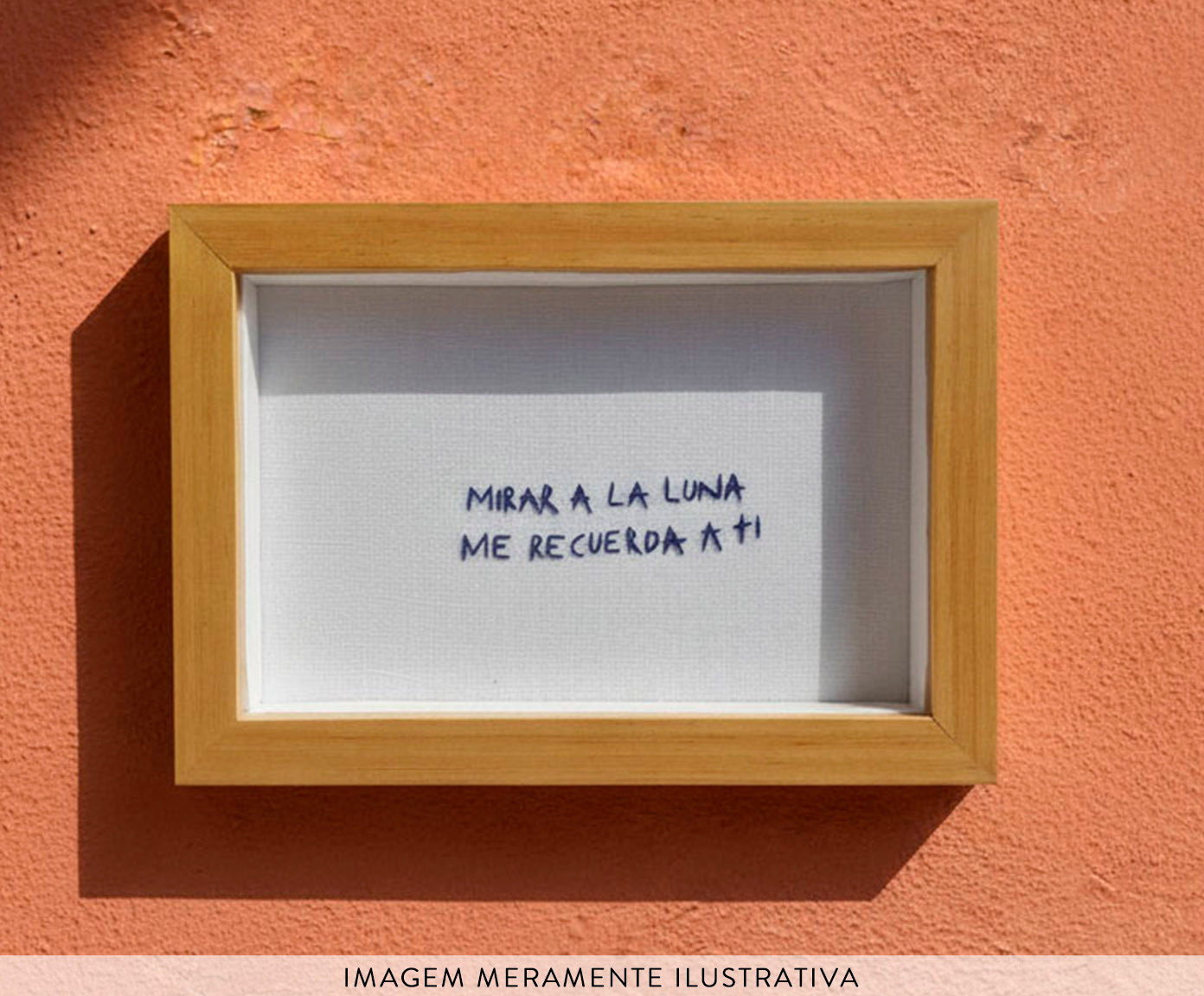 Quadro Decorativo Bordado Luna image number 1