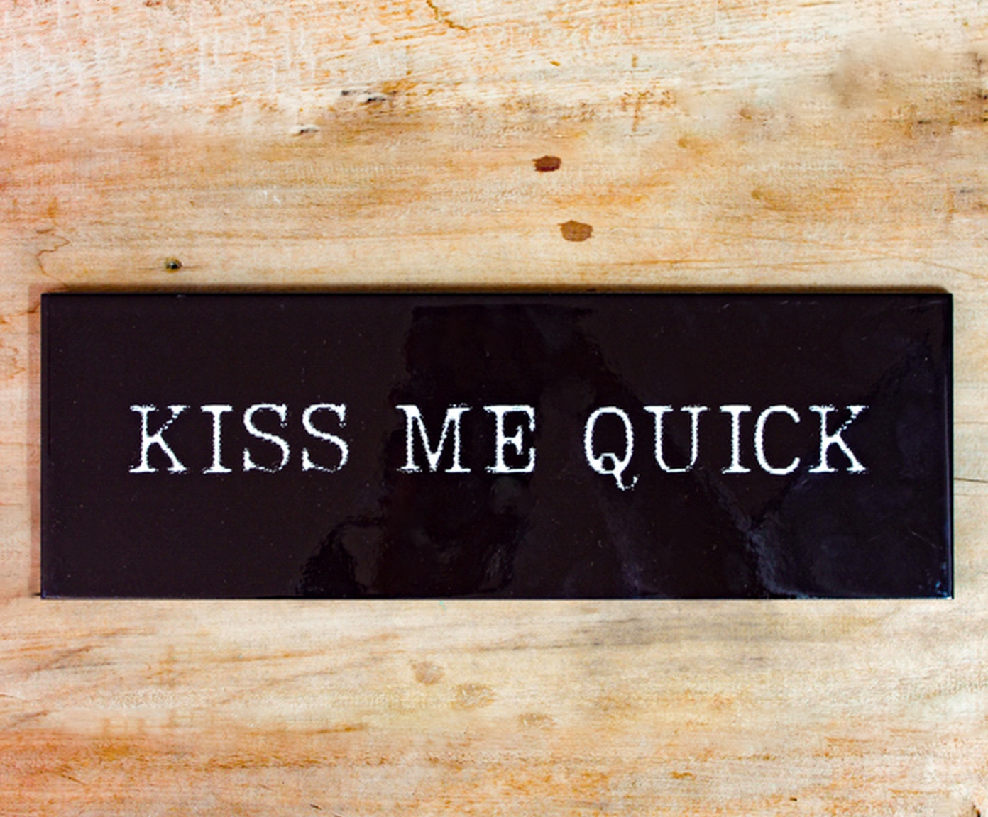 Azulejo Decorativo "Kiss Me Quik" image number 1