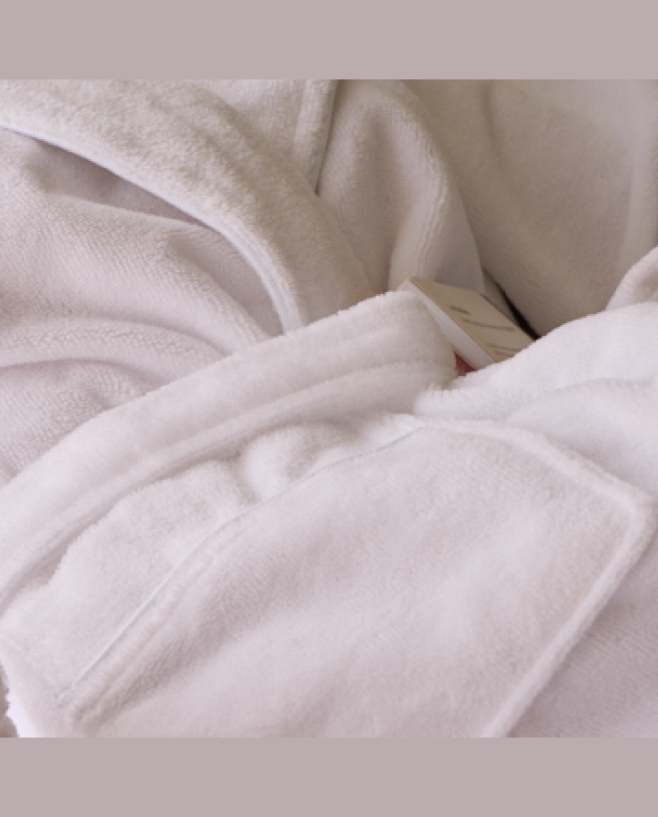 Roup&atilde;o Voucler Embrace Velvety Branco image number 1