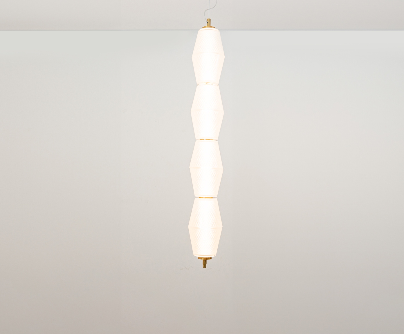 Pendente Artro Transparente e Dourado image number 3