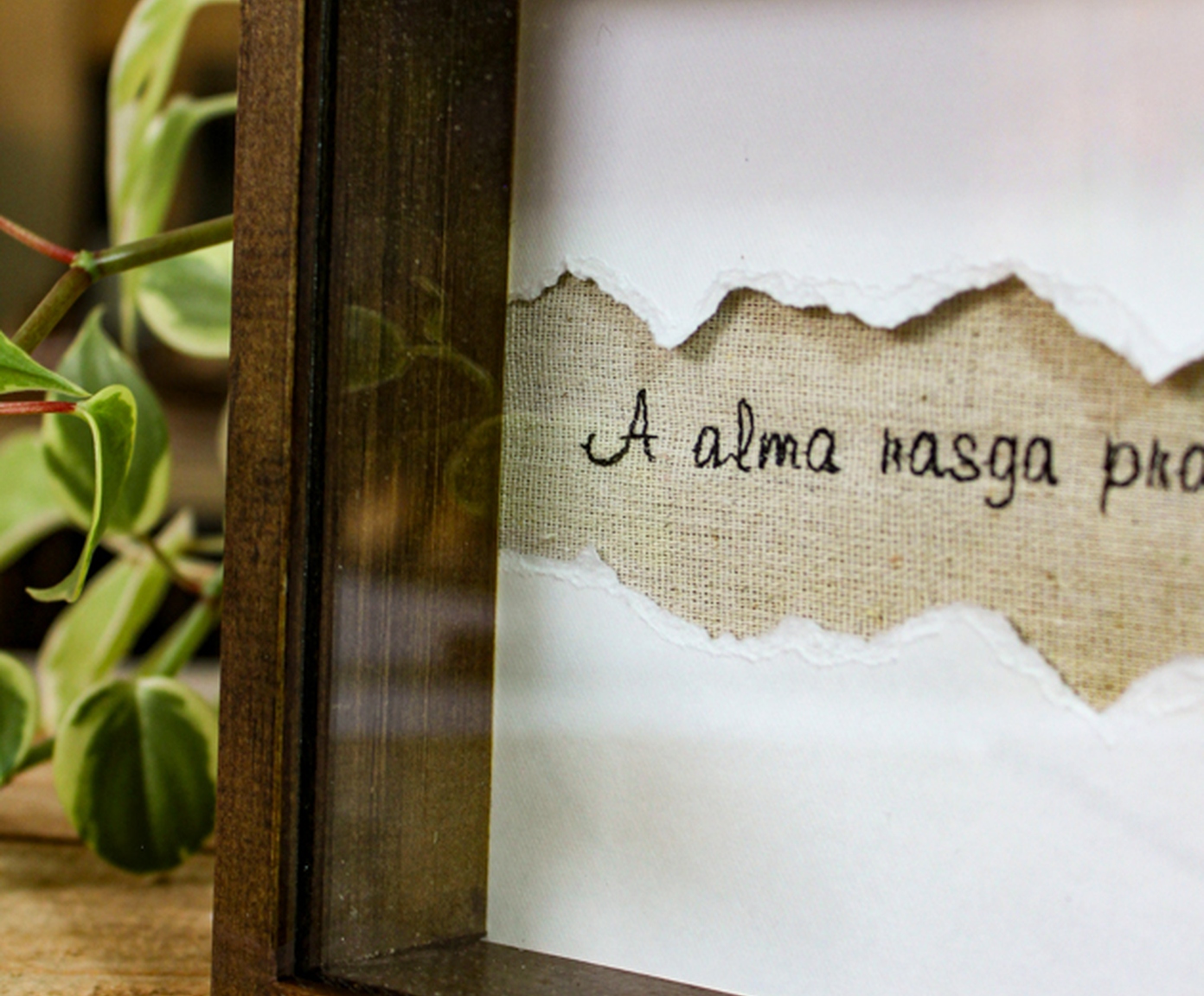 Quadro Decorativo "A Alma Rasga pra Caber Mais C&eacute;u" image number 2