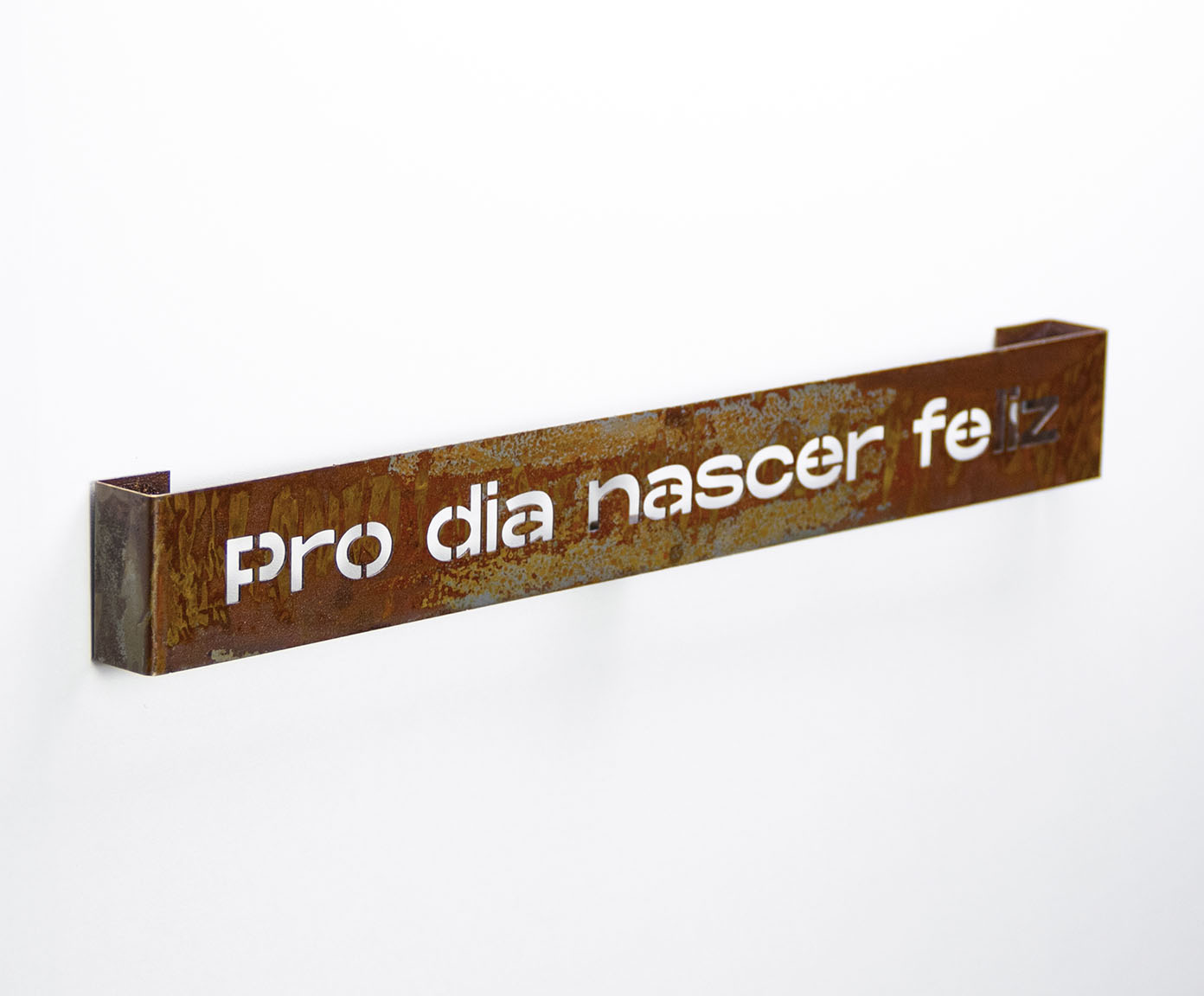 Frase de Ferro Rust - Dia Feliz - image 1