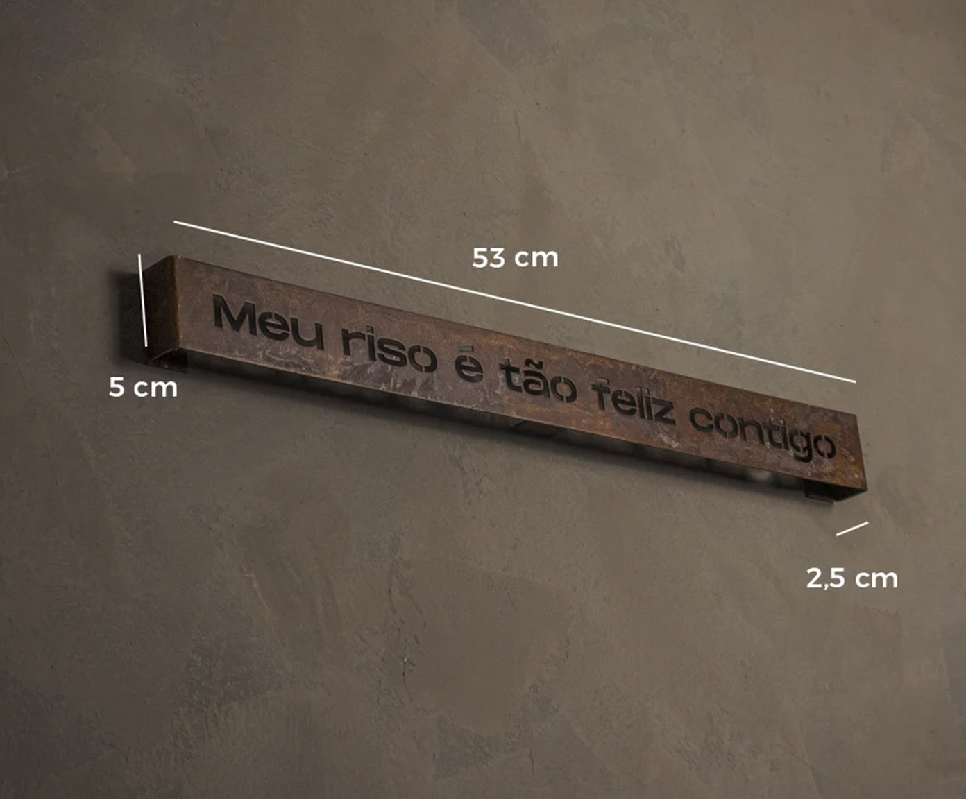 Frase de Ferro Rust "Meu Riso &Eacute; T&atilde;o Feliz Contigo" image number 3