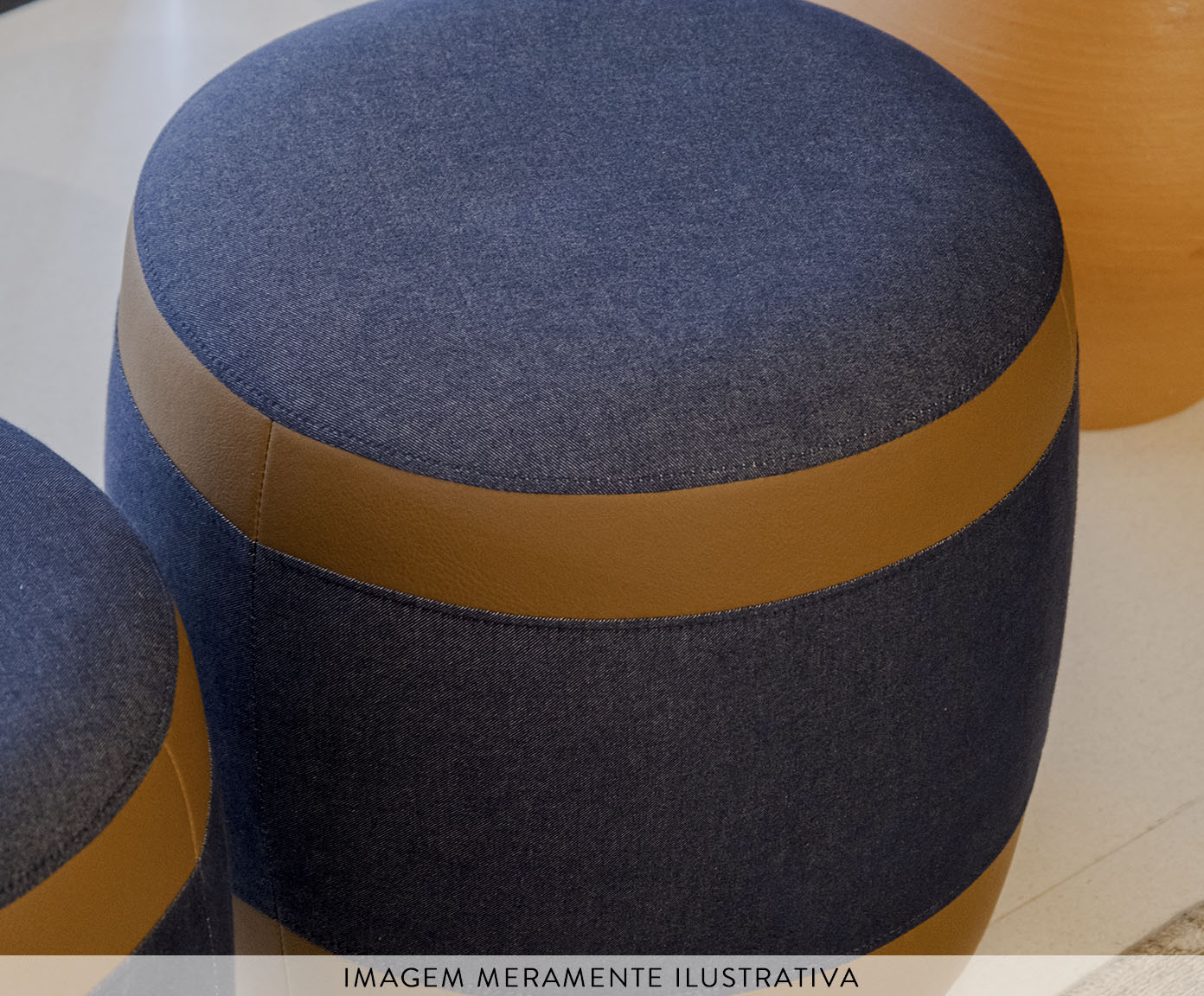 Puff Barril Azul Jeans e Caramelo - image 1