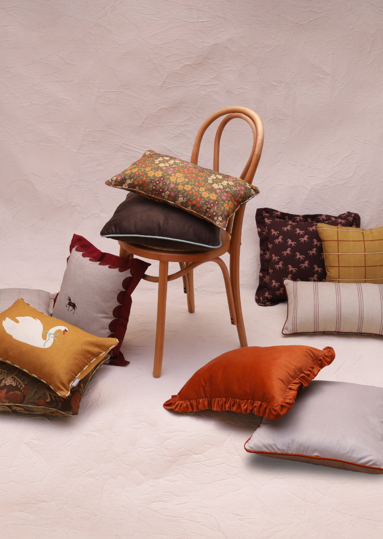 Capa de Almofada Cisne Mostarda - image 1