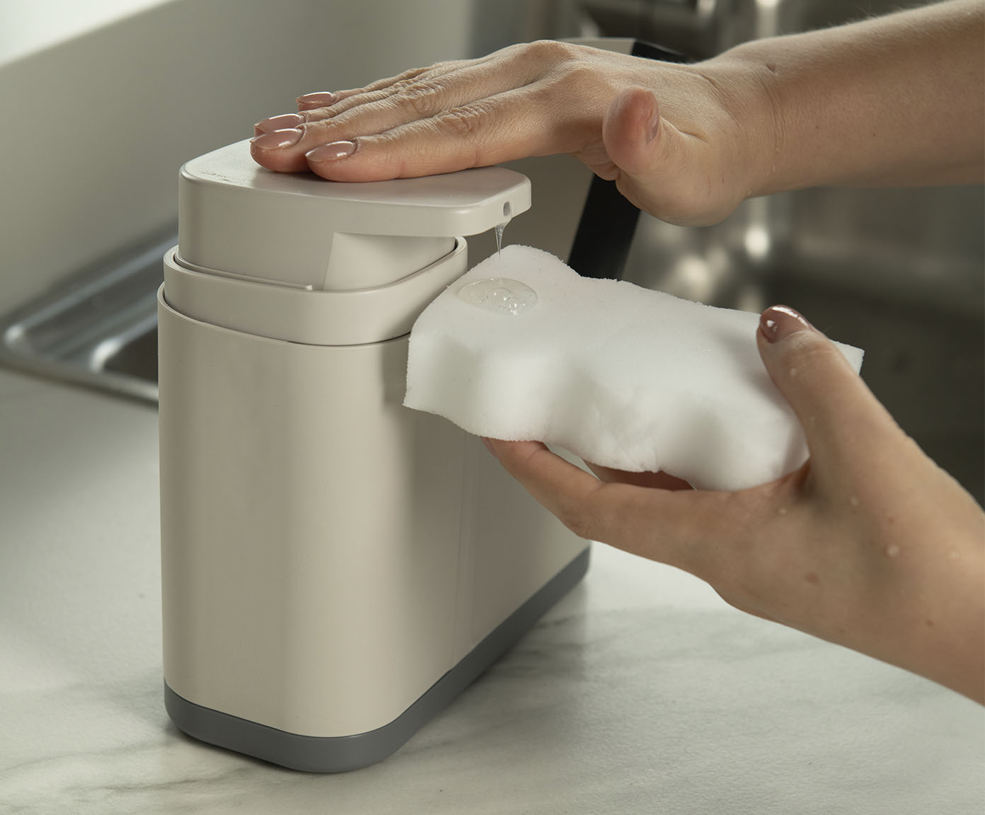 Dispenser Compacto de Detergente Liv Fechado Bege image number 2