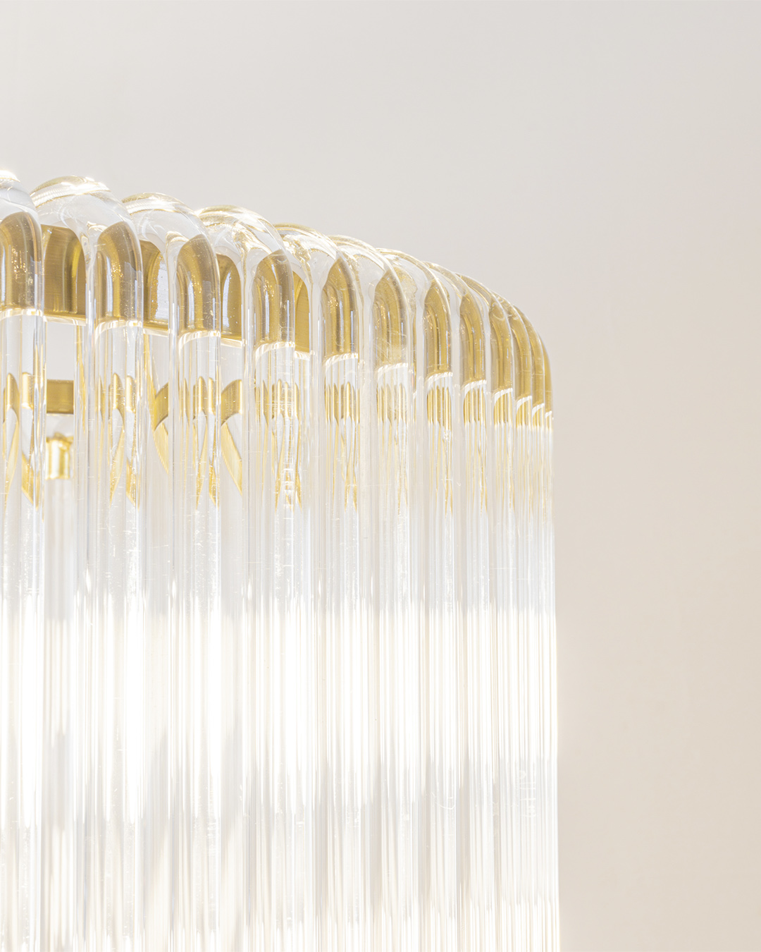 Pendente Cane Transparente e Dourado image number 2