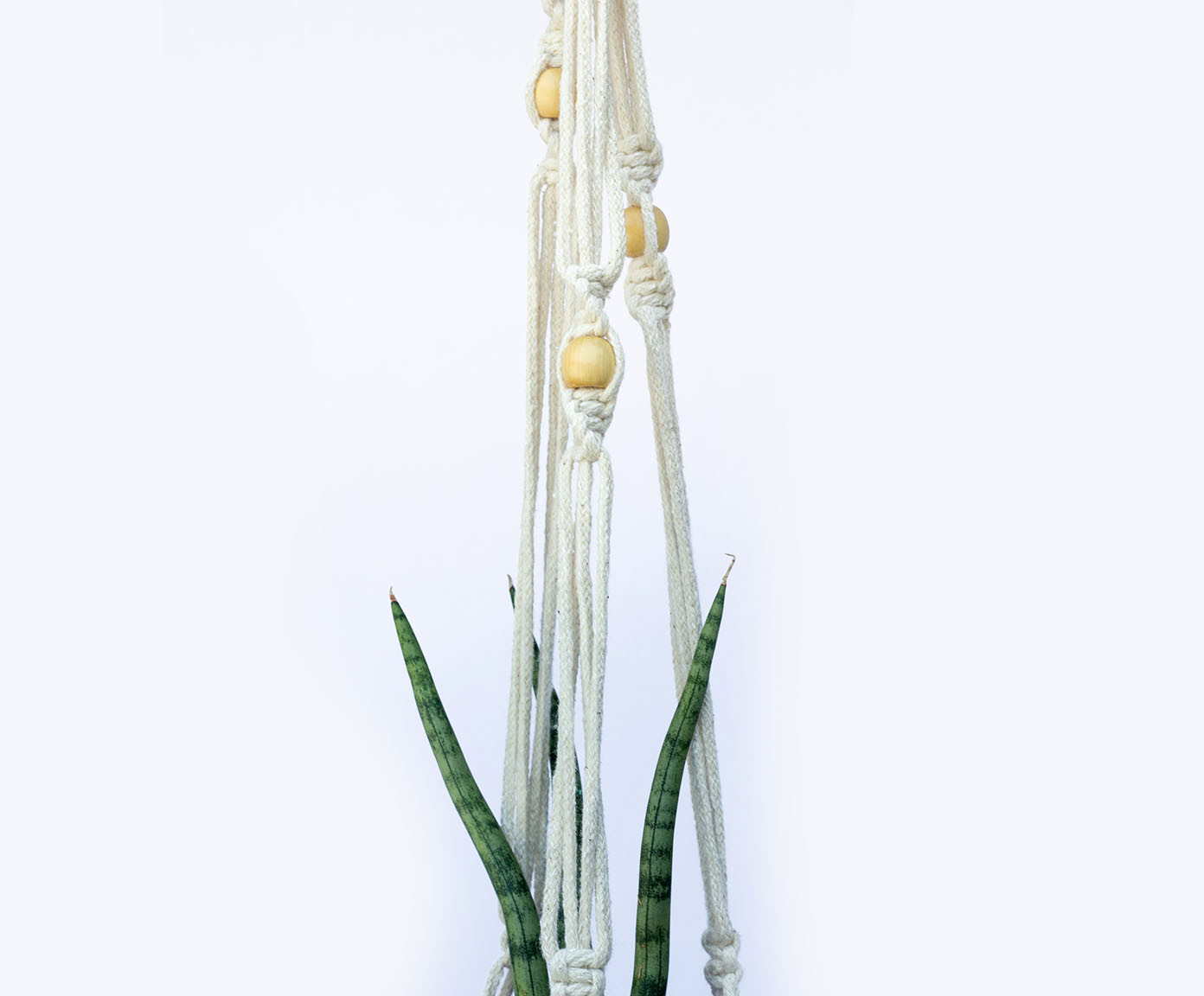 Hanger em Macram&ecirc; Balls - image 1