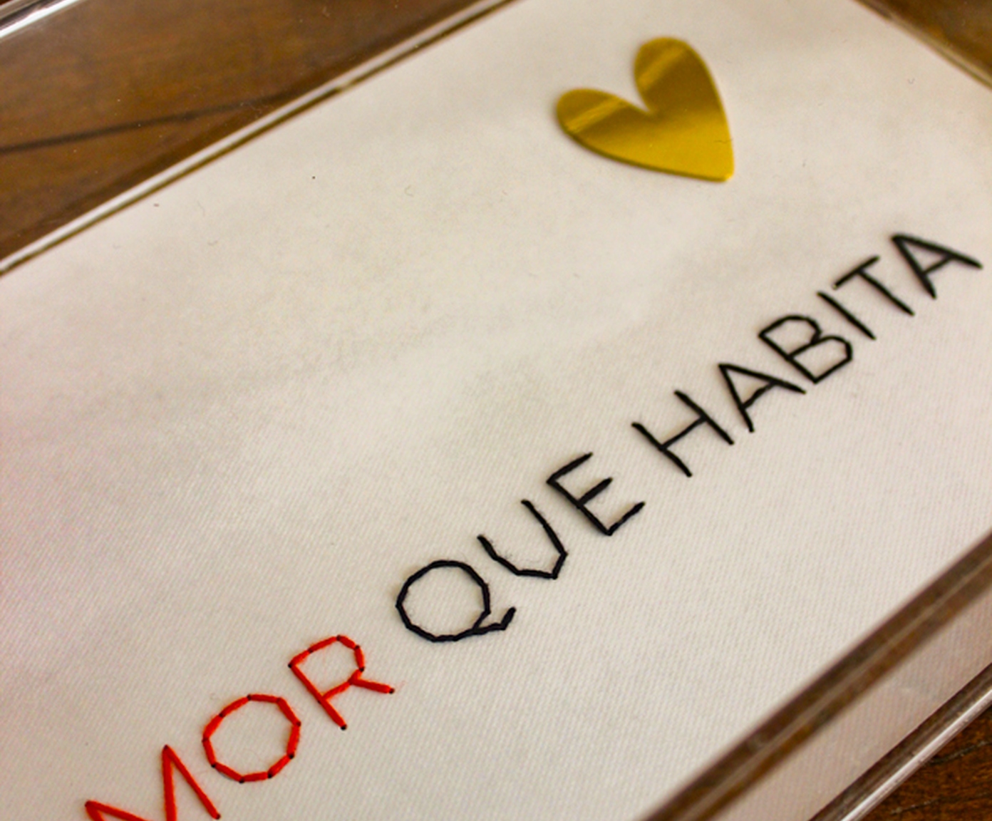 Quadro em Acr&iacute;lico "Amor que Habita" image number 2
