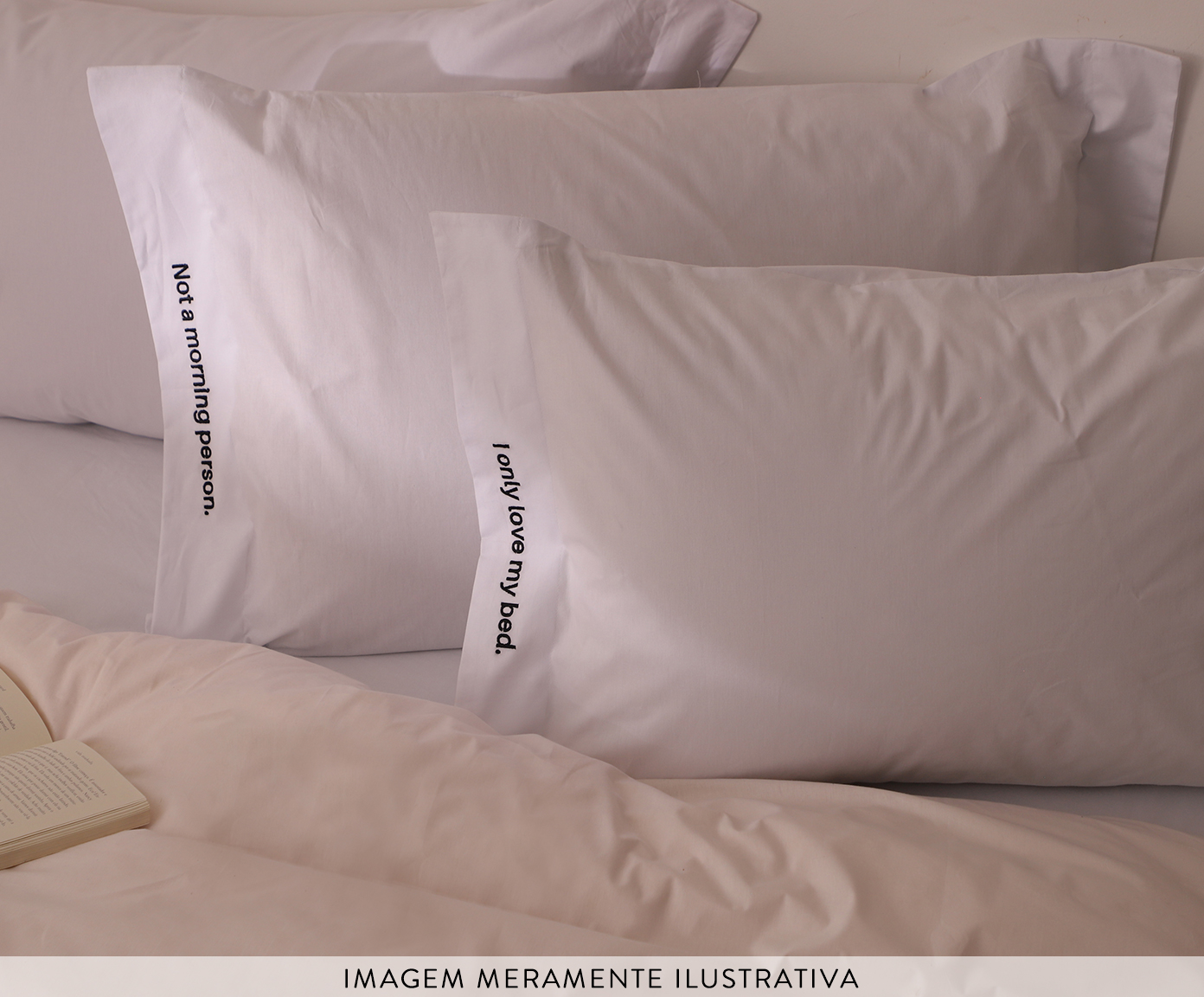 Fronha Bordada "I Only Love My Bed" Branca e Preta 200 Fios - image 1
