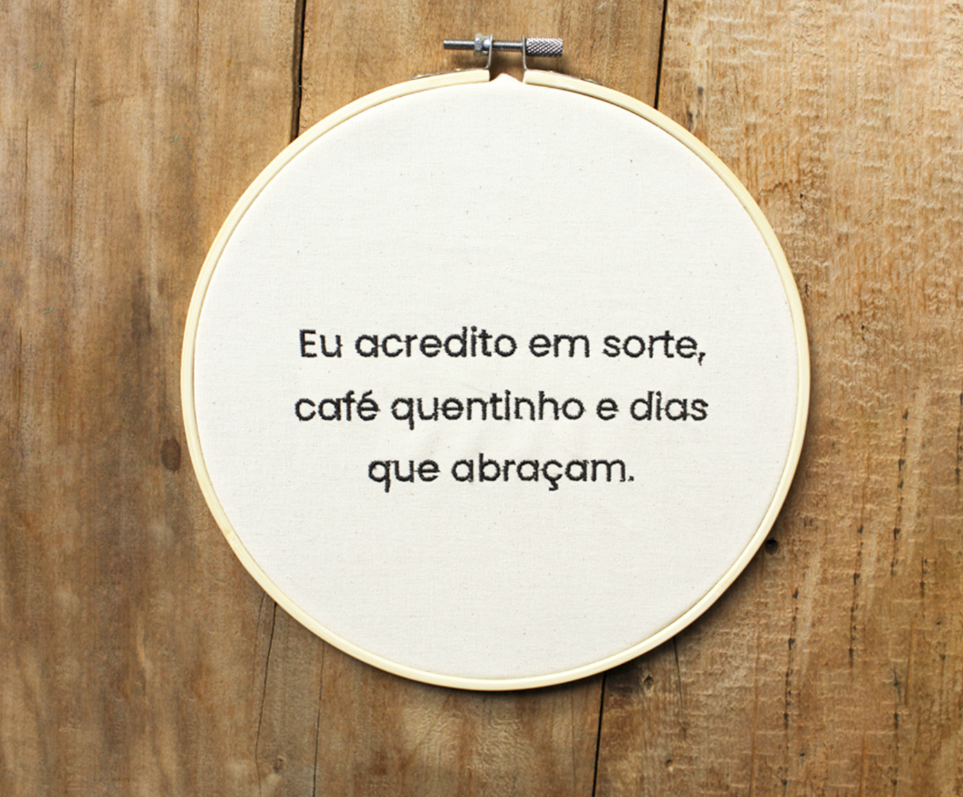 Bordado Decorativo "Caf&eacute; Quentinho e Dias que Abra&ccedil;am" - image 1