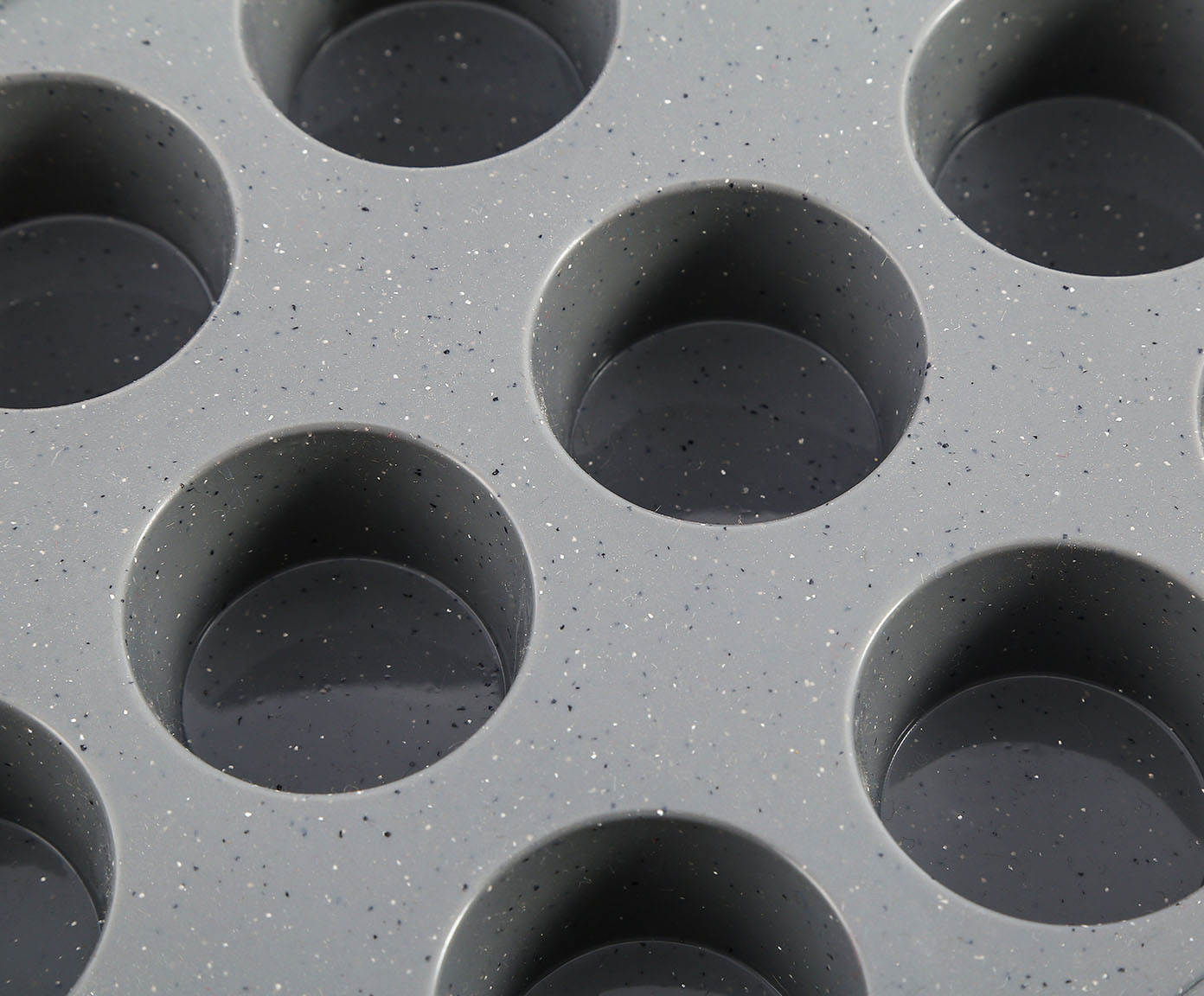 Forma de Silicone com 12 Divis&oacute;rias Dots image number 3