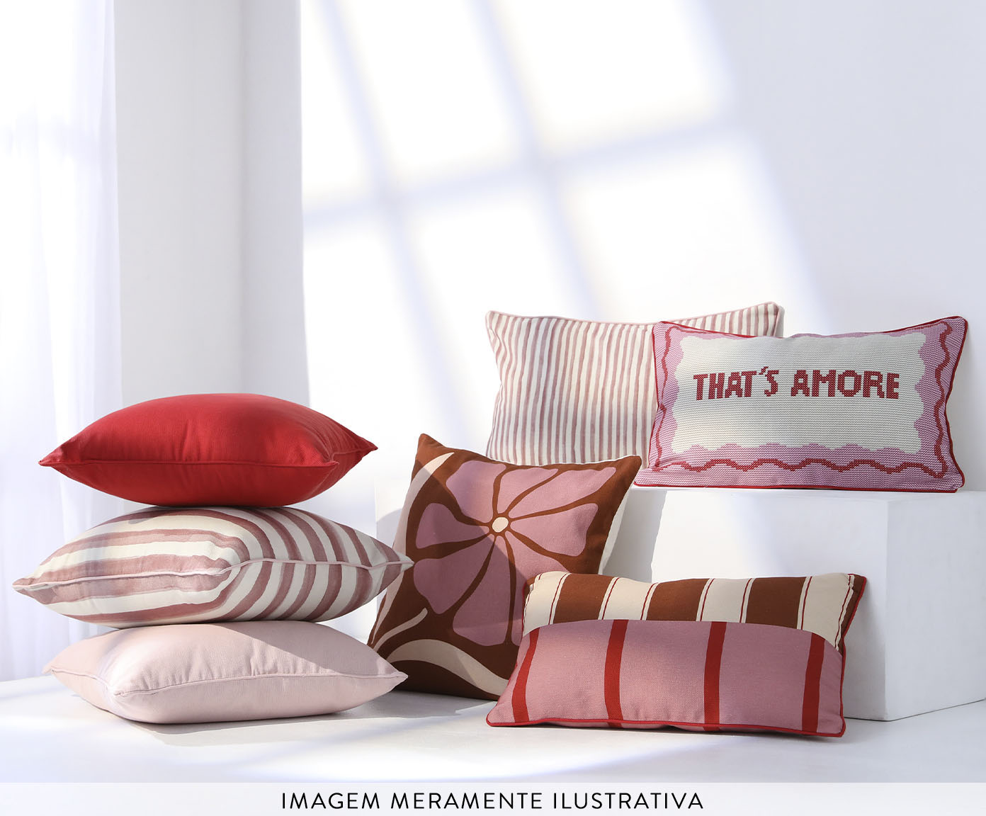 Capa de Almofada Retangular Estampada com Cordon&ecirc; Amore Rosa image number 1