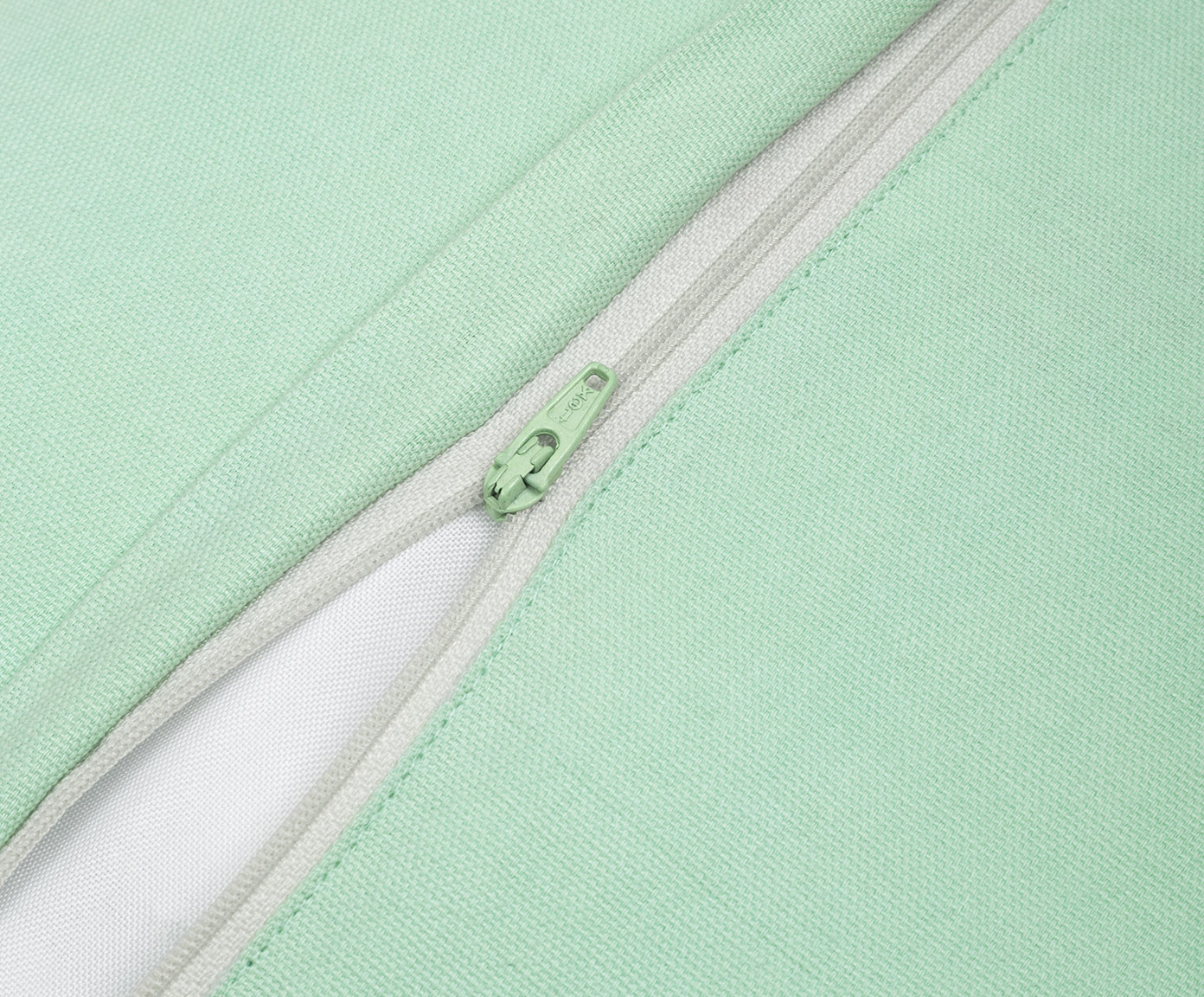 Capa de Almofada Listrada Pompom Rosa e Verde image number 3