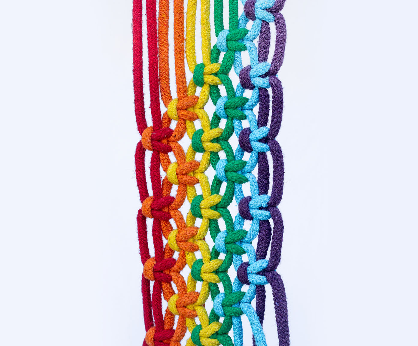 Hanger em Macram&ecirc; Pride Pequeno - image 1