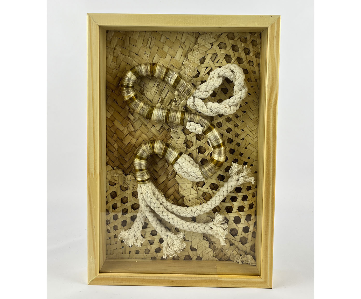 Adorno Emoldurada Gold - image 1