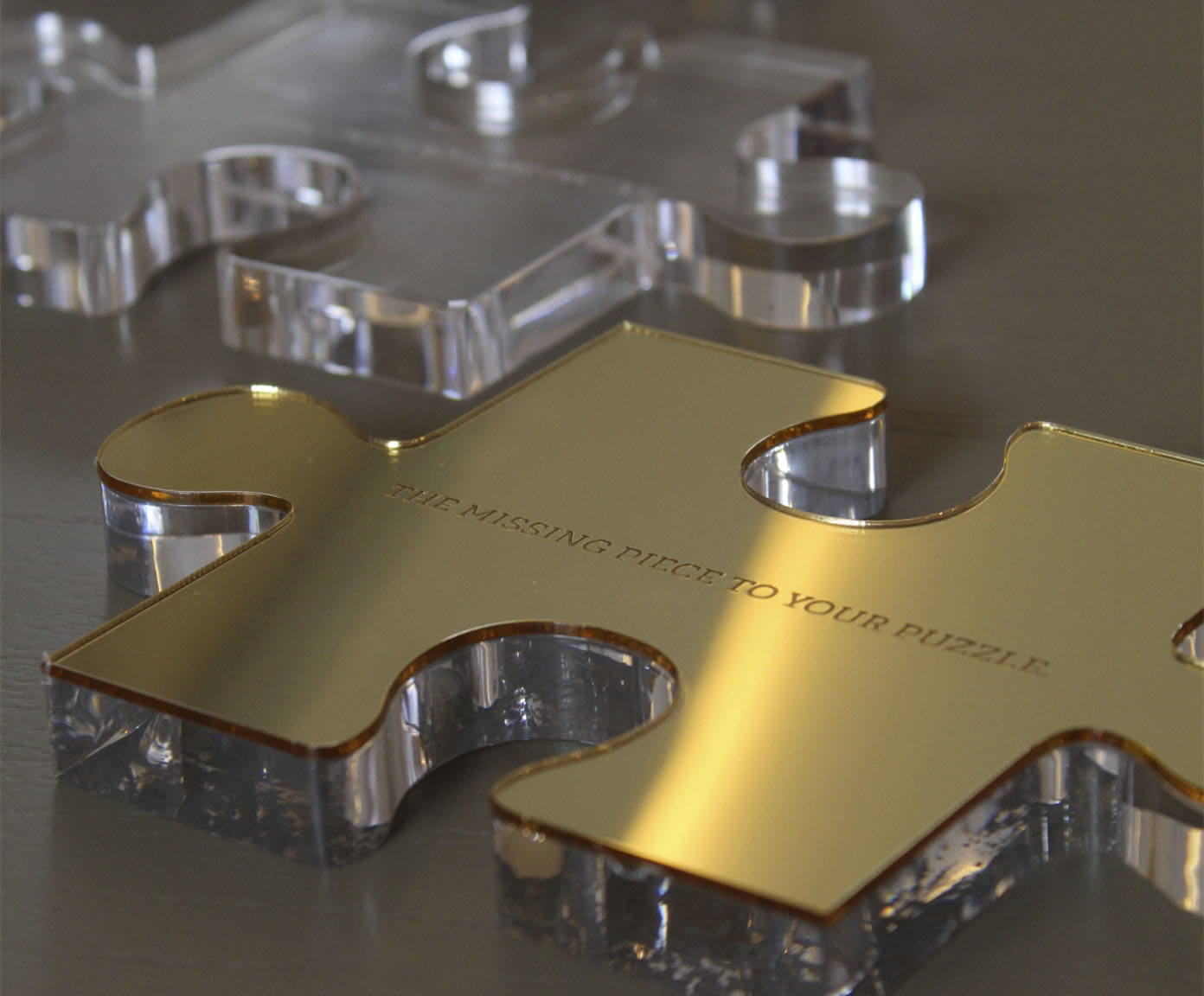 Puzzle Missing Piece Dourado image number 1