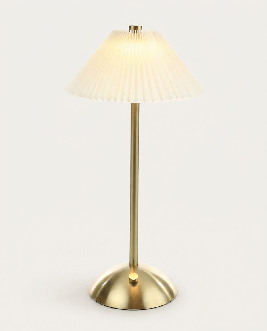 Lumin&aacute;ria de Mesa Pliss Dourado e Branco image number 2