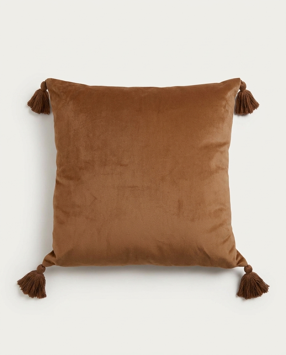 Almofada em Veludo Lisa com Pingente Mod Ocre - image 0